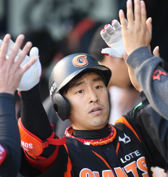 손아섭 선수의 동점 솔로홈런